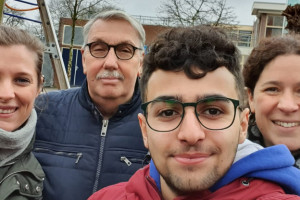 “Raadslid steunt onderwijs: met koeken langs 64 basisscholen in Enschede”
