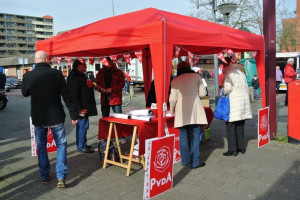 PvdA in aanloop naar verkiezingen de markt op