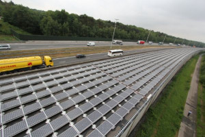 Zonnepanelen langs A35/N35 als geluidsscherm en energiebron